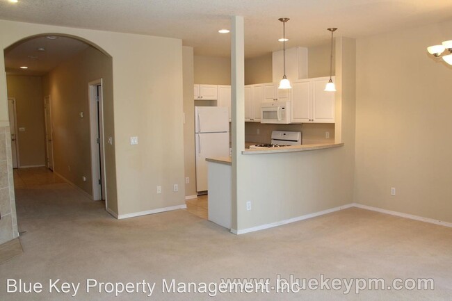 Building Photo - 3 br, 2.5 bath House - 8100 NE 104th Circl...