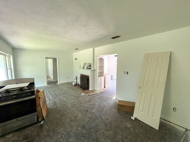 Building Photo - 2132 NW 7th Pl