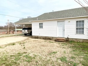 Building Photo - 3907 Hill Dr