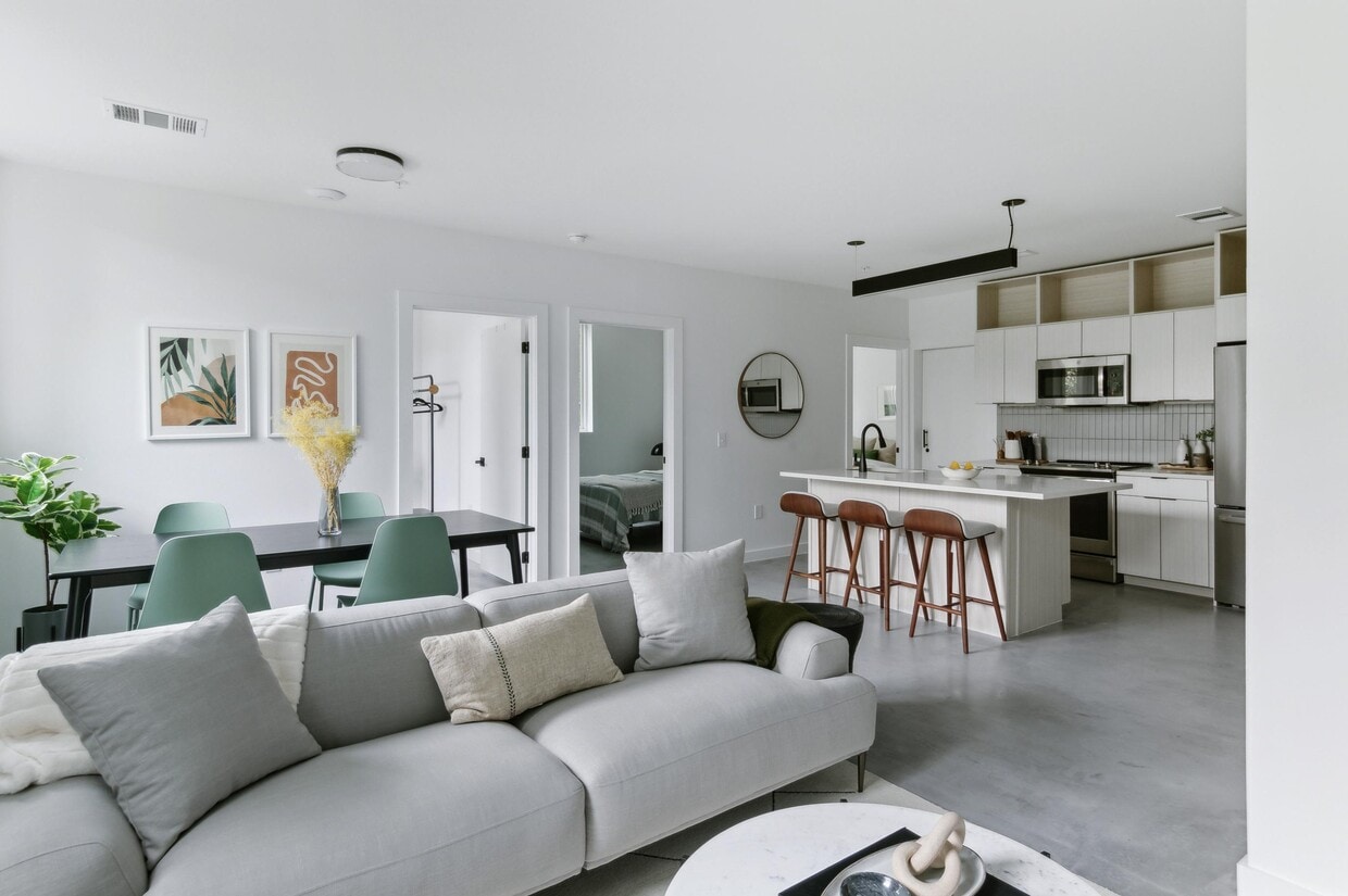 Primary Photo - Capitol Living (Furnished Rooms)