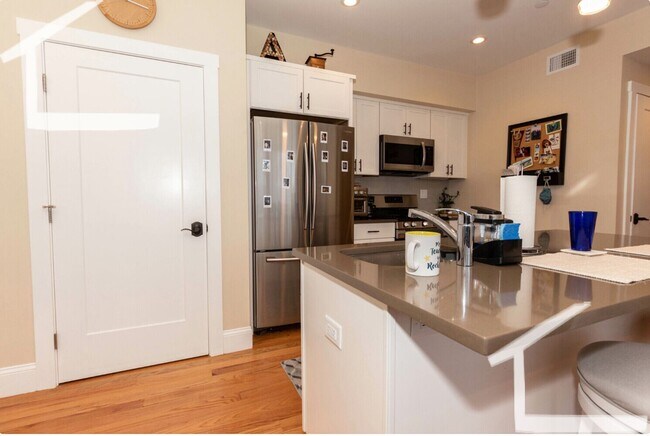 Foto del edificio - 9/1 New construction 3BR/2BA with parking, AC, laundry!