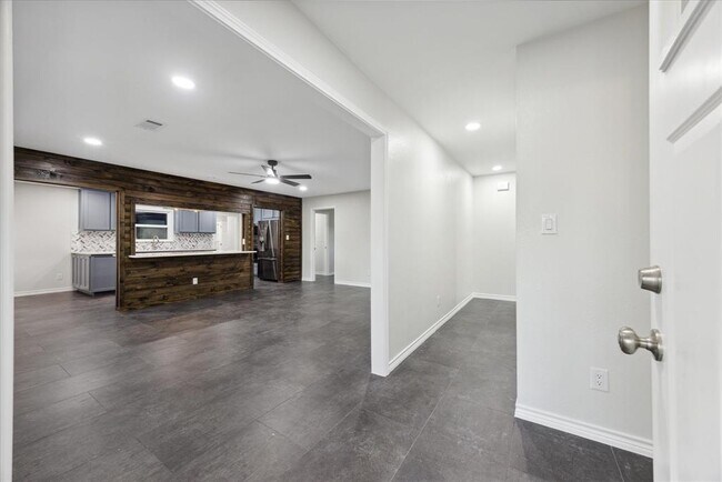 Foto del edificio - 1305 W 1st St