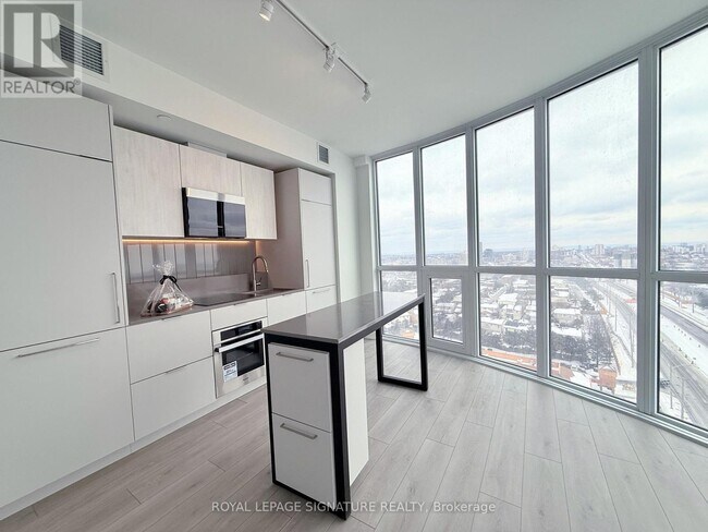 Building Photo - 1 Fairview Rd E