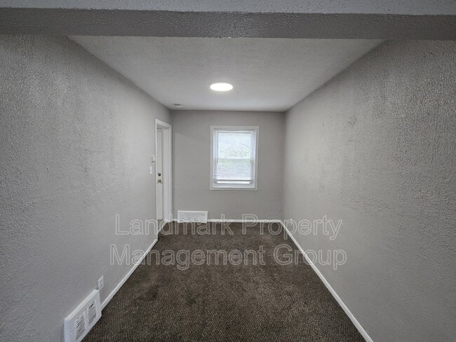 Building Photo - 8880 Rutherford St