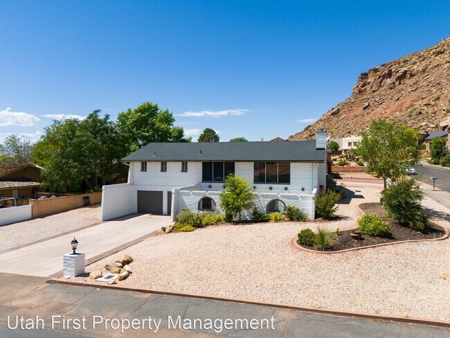 Building Photo - 4 br, 3 bath House - 3204 S Bloomington Dr W