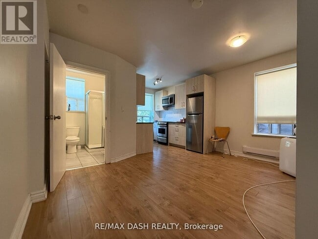 Building Photo - 2471 Dundas St W