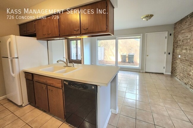 Foto del edificio - 726 Concord Ln