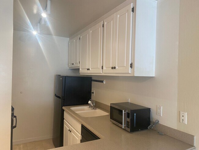 Building Photo - A sparkling upstairs single-level condo at...