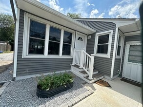 Building Photo - 234 Crombie St