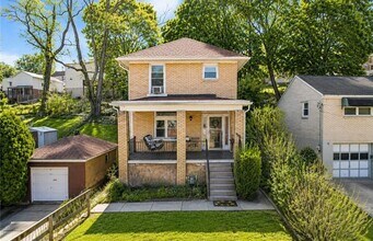Building Photo - 2219 Edgebrook Ave