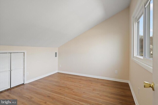 Foto del edificio - 103 Farmington Ln