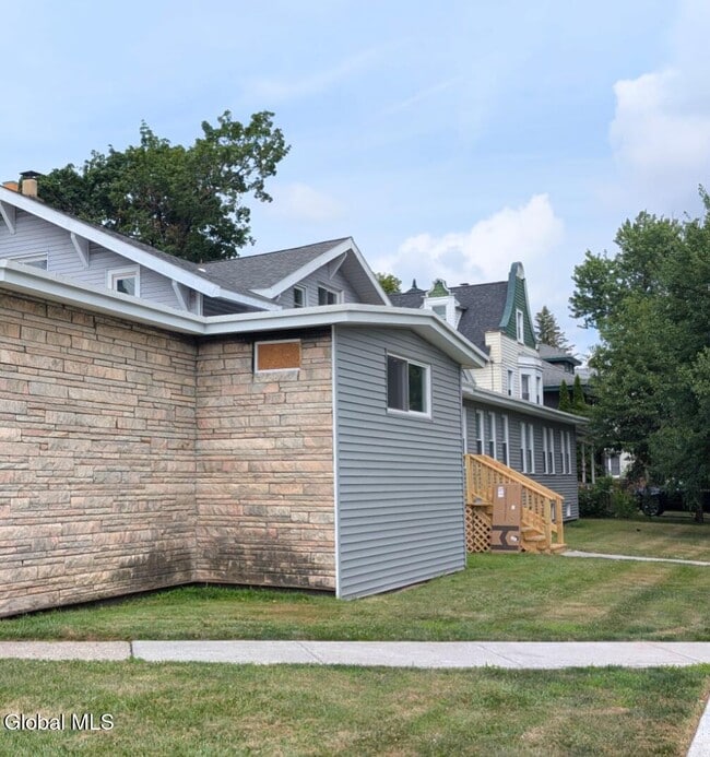 Building Photo - 4 Ten Eyck Ave