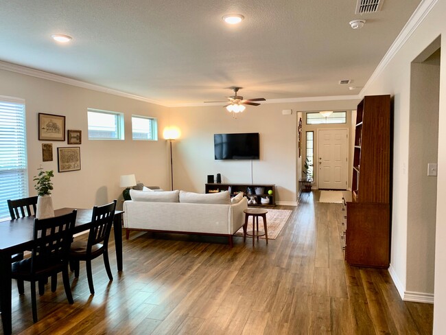 Building Photo - 6178 Wheaton Loop