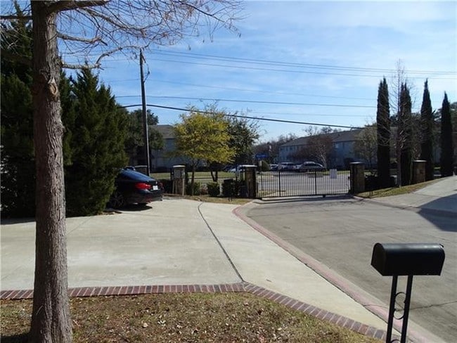 Building Photo - 1200 Plaza Way