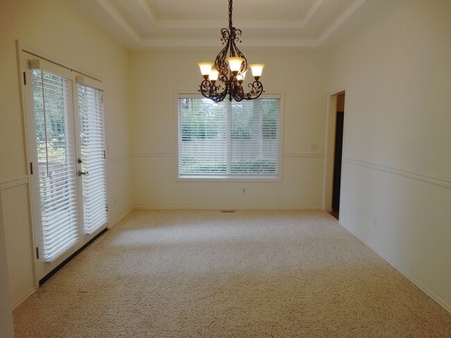 Building Photo - 16655 SW Springwater Ct