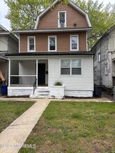 Building Photo - 711 3rd Ave