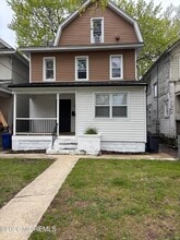 Building Photo - 711 3rd Ave