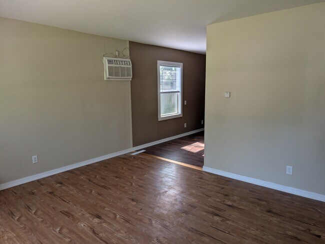 Foto del edificio - 1805 Southwood Dr