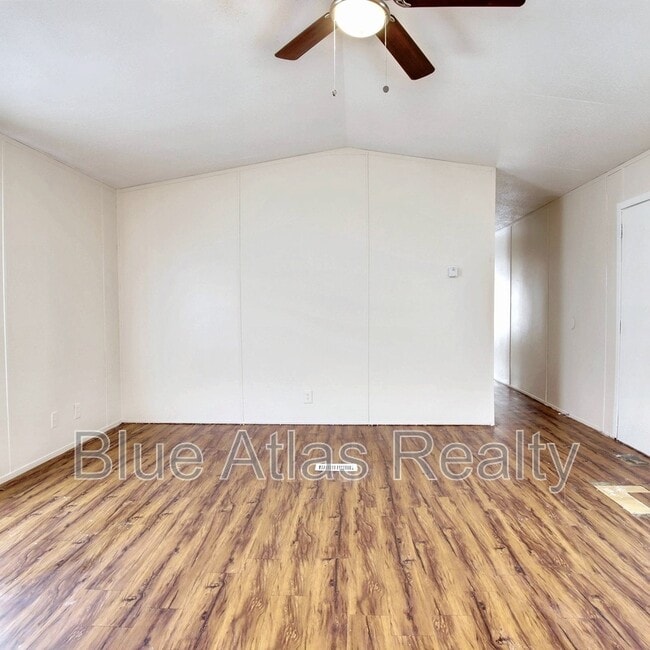 Building Photo - 825 Dawn Light Dr