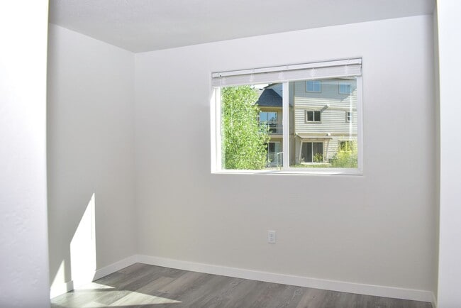 Foto del edificio - 1973 Sky Park Dr