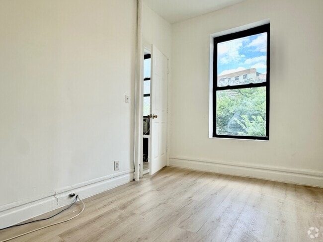Building Photo - 3405 Broadway