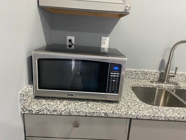 Oven - 2176 Port Potomac Ave