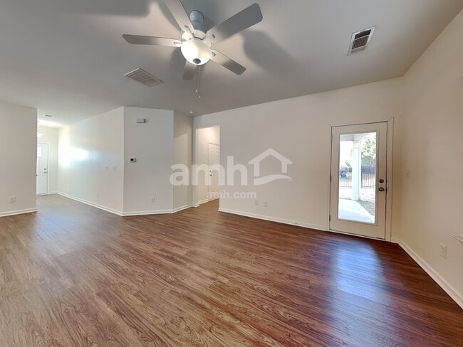 Building Photo - 307 Camp dr