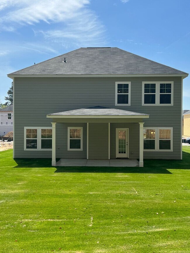 Building Photo - Stunning Move-in Ready Rental Home Feature...