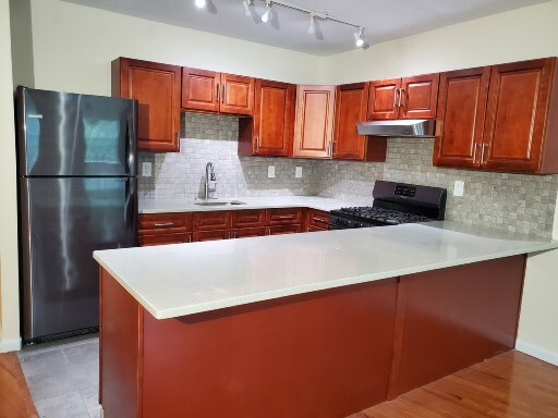 Kitchen with appliances - 1425 Crotona Avenue