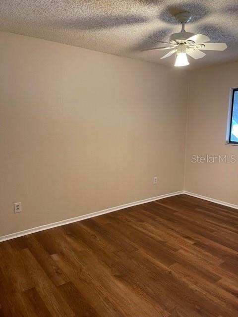 Foto del edificio - 3151 S Pines Dr