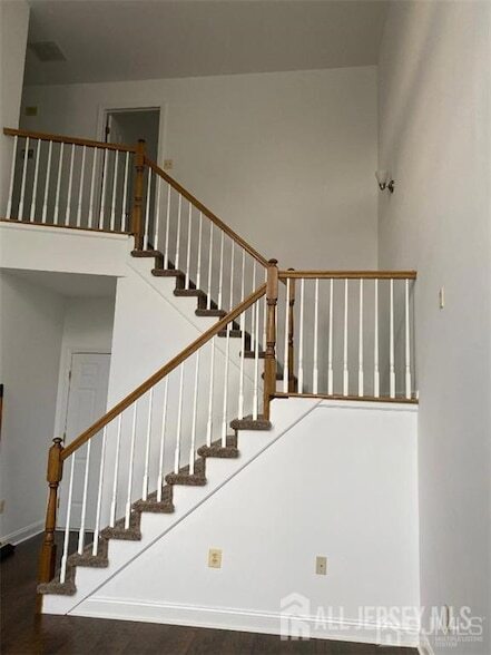 Foto del edificio - 33 Marion Dr