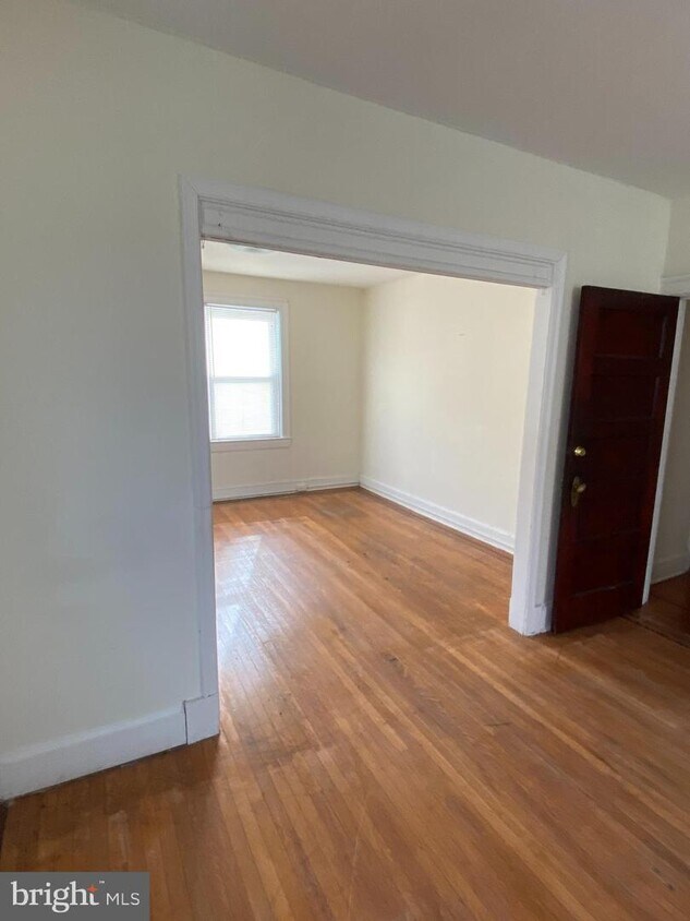 Primary Photo - 3222 Milford Ave
