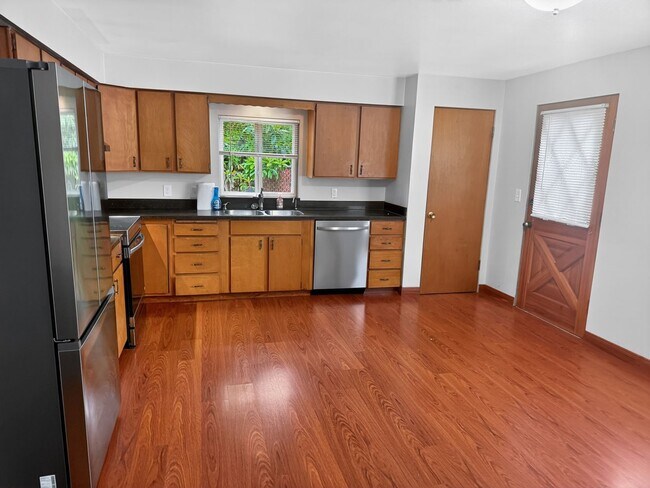 Foto del edificio - Charming 3-Bedroom Home in Quiet Wedgwood Neighborhood