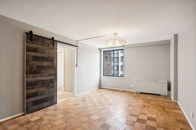 Building Photo - Bright and charming 1Bd/1Bth condo w/ util...