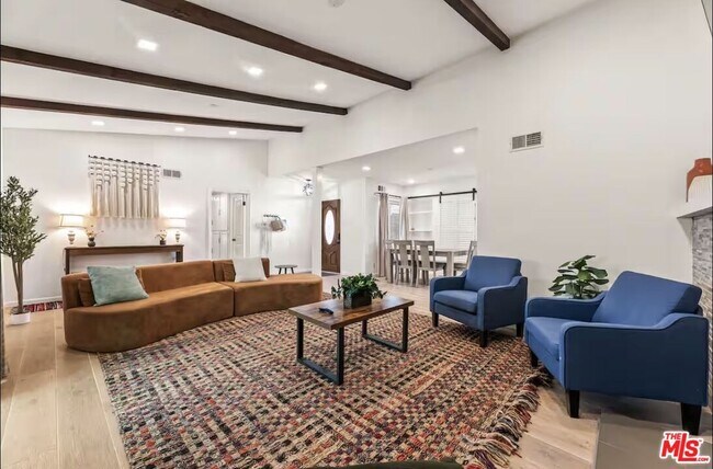 Building Photo - 5700 Vanalden Ave