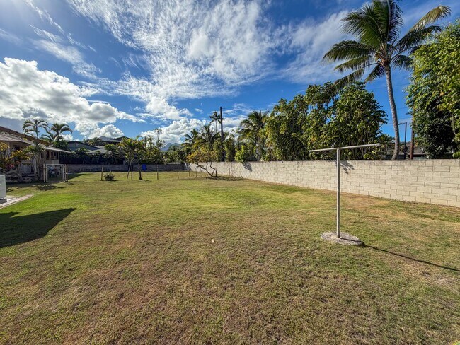 Foto del edificio - Kailua, SFH, Spacious Yard, Carport, Private W/D