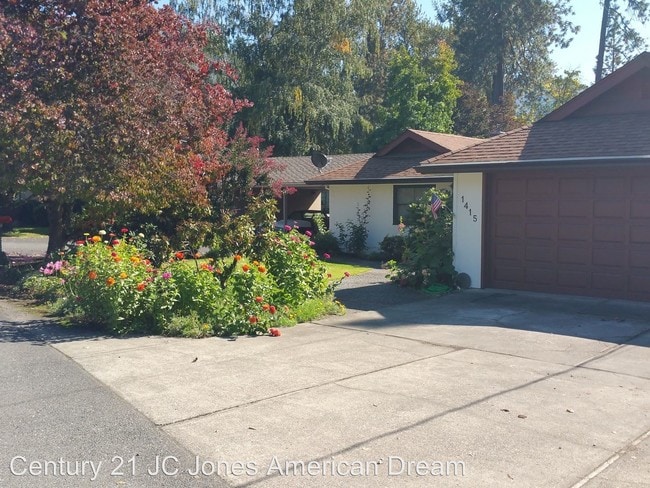 Building Photo - 3 br, 2 bath House - 1415 SE Rogue Dr.