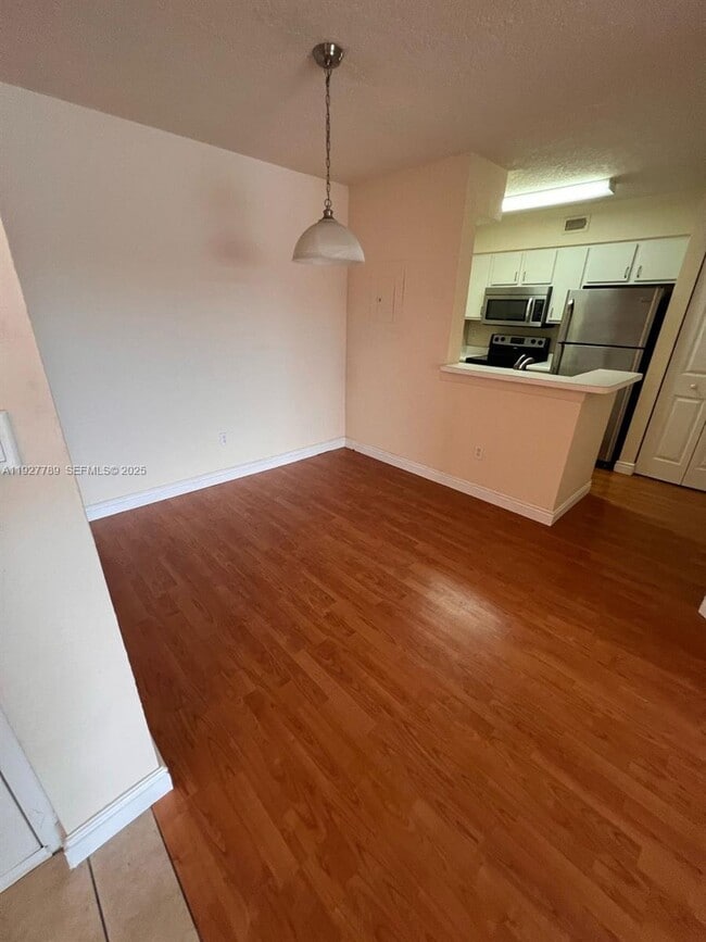 Foto del edificio - 2880 N Oakland Forest Dr