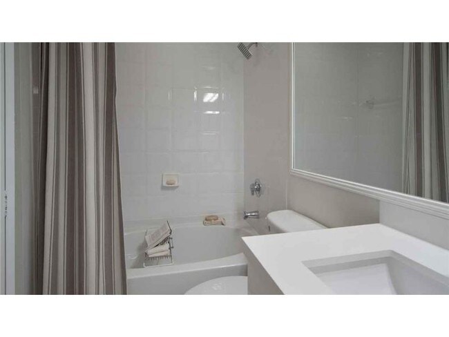 Foto del edificio - 4250 Salzedo St