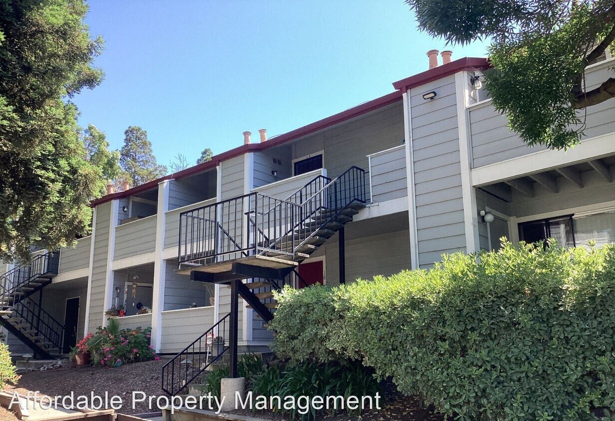 Primary Photo - 1 br, 1 bath House - 29626 Red Oak Court #17