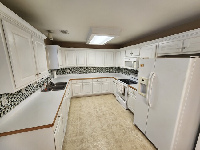 Building Photo - 215 McKenzie Dr