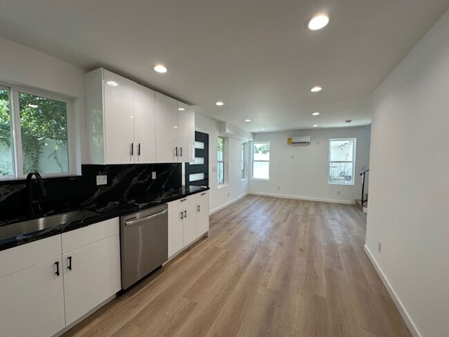 Building Photo - Brand new 3-bedroom, 2-bathroom designed f...