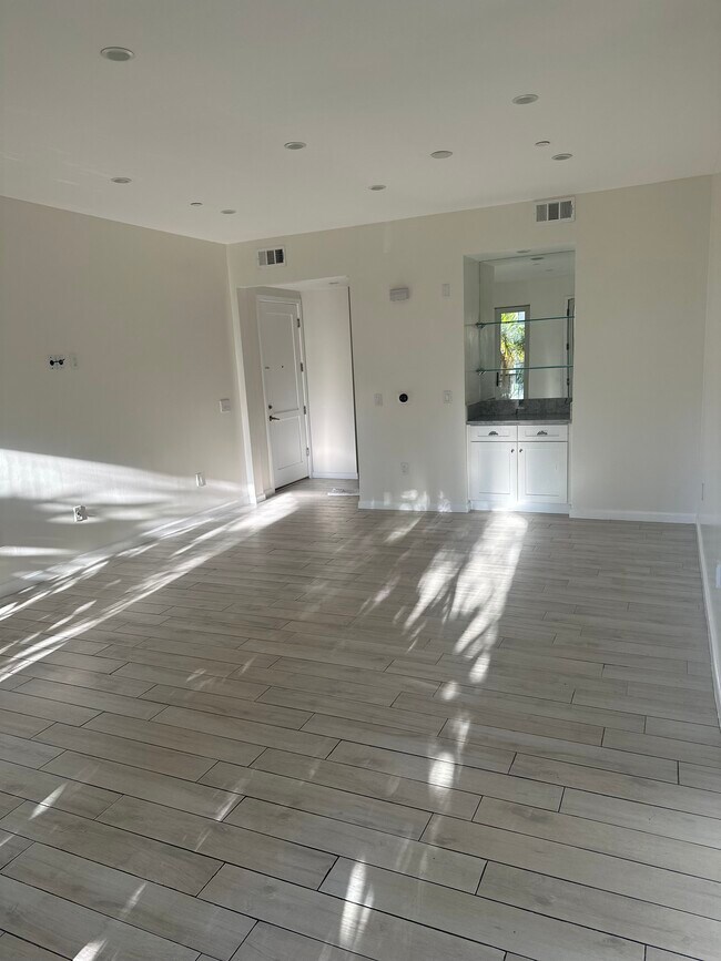 1654 Greenfield Ave Unit 101, Los Angeles, CA 90025 Condo for Rent in