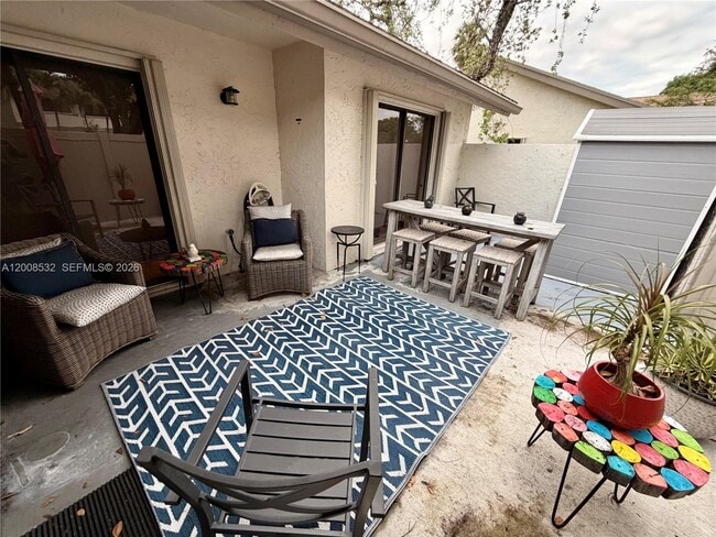 Foto del edificio - 3064 S Oakland Forest Dr