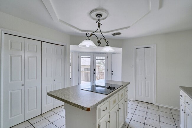 Building Photo - 6501 Cascada Dr