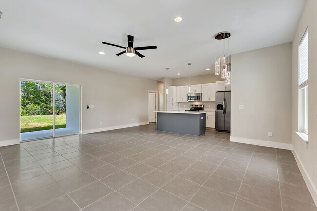 Building Photo - 297 Elm Ct