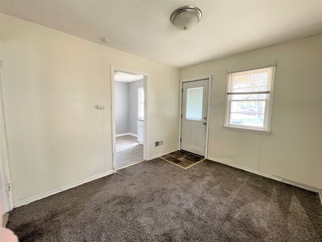 Building Photo - FOR RENT- 202 Janney **PETS OK**