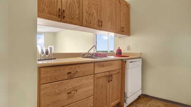 Interior Photo - 33 River Street