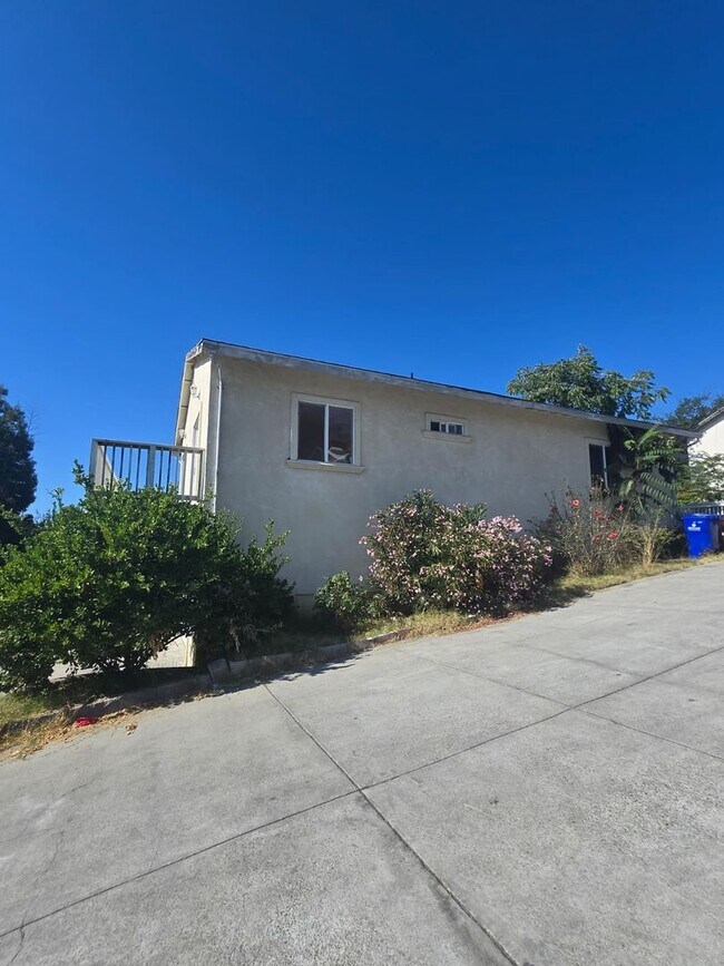 Foto del edificio - 8027 Ney Ave