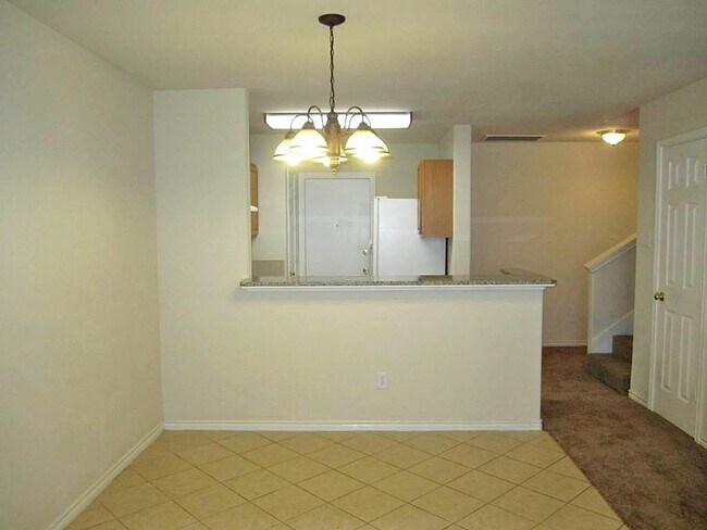 Building Photo - 511 Solomon Ln